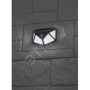Фасадный светильник с датч. движ. и 4-мя плоск. освещ., на солн. бат.100 LED,300 lm ERAFS100-04