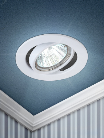 Светильник штампованный поворотный MR16,12V/220V, 50W белый ST2A WH
