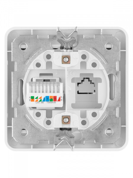 Розетка компьютерная RJ-45 белая "Валдай" TDM