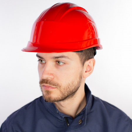 Каска защитная QUARTZ UP III красного цвета с храповым механизмом без вентиляции