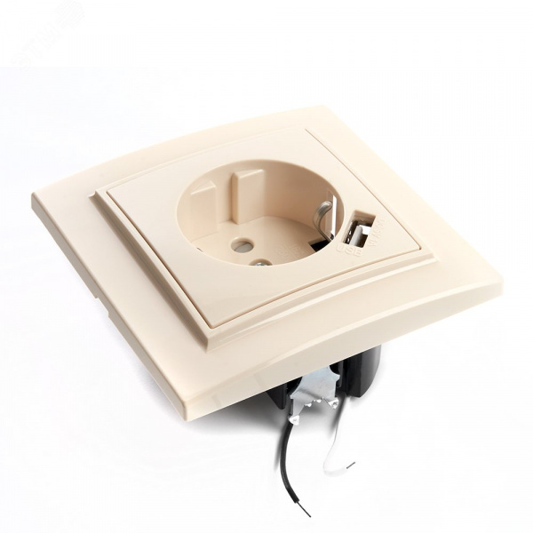 Розетка одноместная с/з с защитной шторкой и с USB, серия Эрна, слоновая кость, Stekker