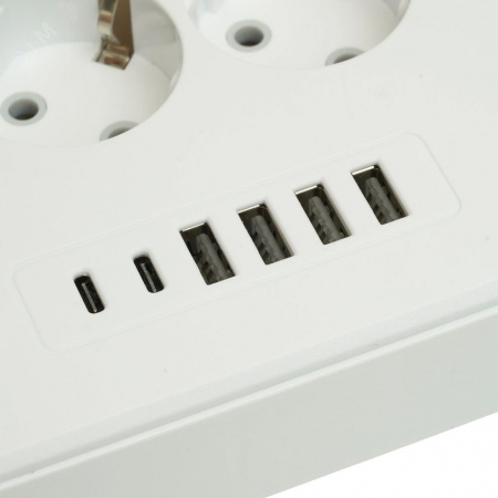 Удлинитель 3-местный c/з 3x1 мм2 3 м 250В 10А 4USB+2Type-C 2.4А Home белый