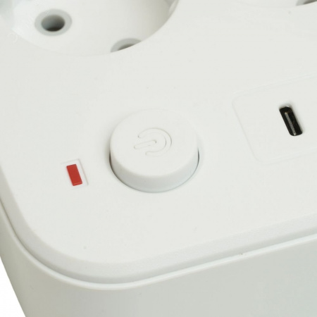 Удлинитель 3-местный c/з 3x1 мм2 3 м 250В 10А 4USB+2Type-C 2.4А Home белый